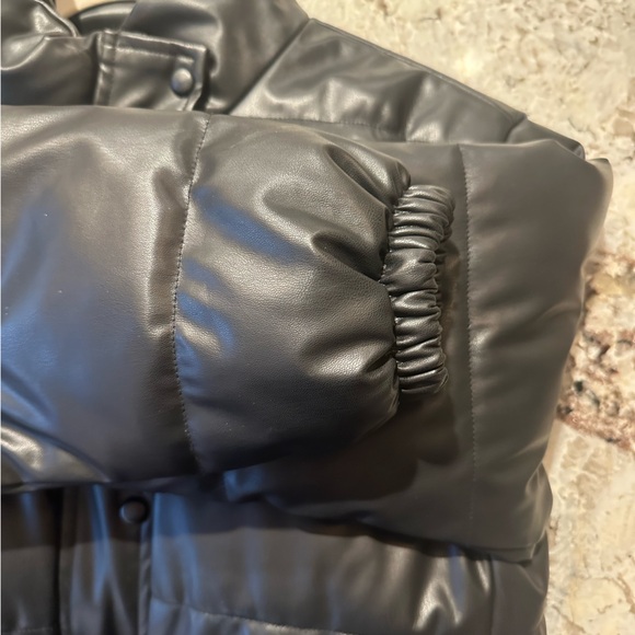 ASOS faux leather cropped puffer jacket women’s small like new - Picture 5 of 9